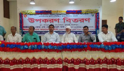 প্রাণিসম্পদ উন্নয়নে ফুলবাড়ীতে ৪৪০ খামারিকে উপকরণ সহায়তা