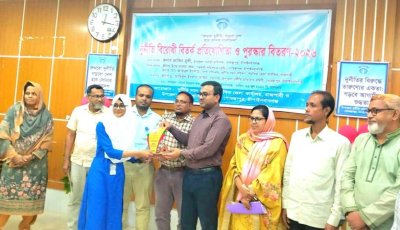 গোমস্তাপুরে দুর্নীতি বিরোধী বিতর্ক প্রতিযোগিতায় চ্যাম্পিয়ন রাবেয়া বালিকা বিদ্যালয়