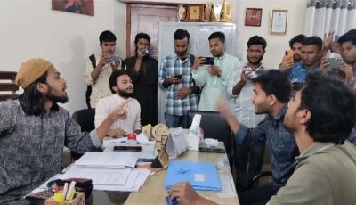রাকসু জিএসের সঙ্গে রাবি ছাত্র অধিকার পরিষদ নেতার বাকবিতণ্ডা