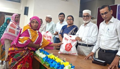 রাজশাহীতে জেলা পরিষদের উদ্যোগে ইদ সামগ্রী বিতরণ