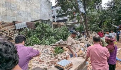 মিরপুরে মধ্যরাতে টিকাদান কেন্দ্রে হামলা-লুটপাট, গুঁড়িয়ে দেওয়া হলো ভবন