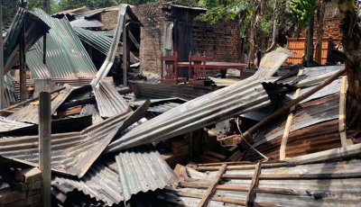 পুঠিয়ায় নেশার টাকা না পেয়ে নিজের ঘরে আগুন, ৫ বাড়ি পুড়ে ক্ষতি ১০ লক্ষ টাকা