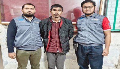 স্বরাষ্ট্র উপদেষ্টা পরিচয়ে রাজশাহীর ডিসিকে বিভ্রান্তিকর বার্তা, গ্রেপ্তার ১