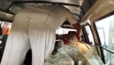 রাজশাহী কারাগারের বাইরে সন্তানের মৃত মুখ দেখলেন বাবা