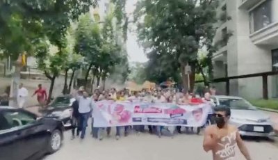 এবার ধানমণ্ডিতে ‘জয় বাংলা’ স্লোগানে মিছিল, হাতবোমা বিস্ফোরণ, আটক ৩