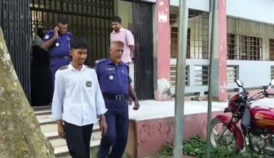 শেখ হাসিনার জন্মদিন পালন করায় পাবনায় স্কুল থেকে শিক্ষার্থী আটক