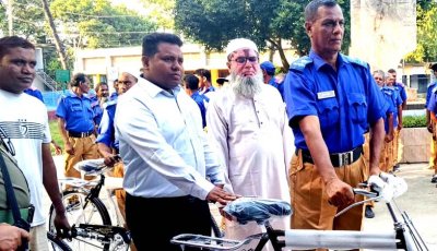 আত্রাইয়ে ৬৮ গ্রাম পুলিশের হাতে বাইসাইকেল তুলে দিল প্রশাসন