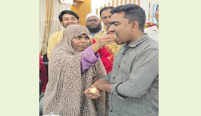 ইউএনও ও আদালতের উদ্যোগে বিরোধের নিষ্পত্তি, ছেলের ঘরে ফিরলেন মুন্নি খাতুন