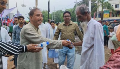 নগরীতে জাসাসের বিশুদ্ধ পানি, খাবার সেলাইন ও শরবত বিতরণ