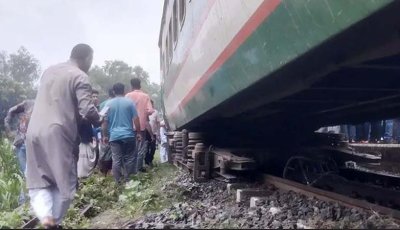 সিরাজগঞ্জে ট্রেন লাইনচ্যুত, ঢাকার সঙ্গে উত্তরাঞ্চলের রেল যোগাযোগ বন্ধ