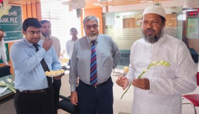 দীর্ঘ অপেক্ষার পর নিজের টাকা হাতে, ফিরছে আমানতকারীদের স্বস্তি