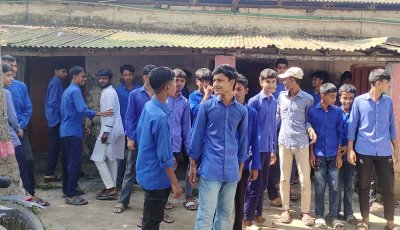 পাহাড়পুর আদিবাসী উচ্চ বিদ্যালয়ে শ্রেণিকক্ষে বিষধর সাপ, আতঙ্কে শিক্ষার্থীরা