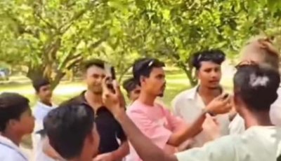 নাটোরে বিদেশিকে হেনস্তার ভিডিও ভাইরাল, সমালোচনার ঝড়