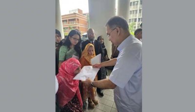বিশেষ চাহিদাসম্পন্ন ৩ জনকে নিয়োগপত্র তুলে দিয়ে দিন শুরু করলেন প্রধানমন্ত্রী