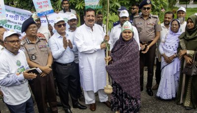 জাতীয় পল্লী উন্নয়ন দিবস উপলক্ষে রাজশাহীতে বর্ণাঢ্য র‌্যালি