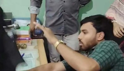 বগুড়ায় এনসিপি নেতাকে জুতাপেটা, দল থেকে অব্যাহতি