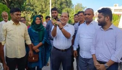 চাঁপাইনবাবগন্জে উদ্ধার হওয়া ২৩ টিয়া পাখি মুক্ত