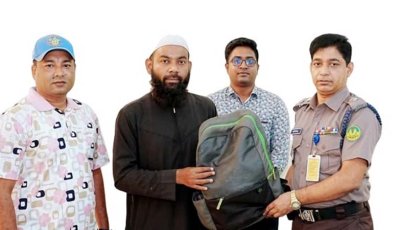 আরএমপির সহযোগিতায় হারানো ব্যাগ ফিরে পেলেন প্রকৃত মালিক