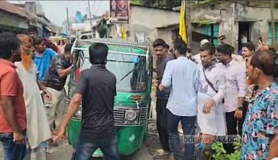শরীয়তপুরে স্কুলের ফটকে প্রধান শিক্ষককে পিটুনি, ভিডিও ভাইরাল