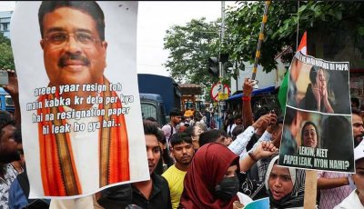 প্রশ্নফাঁস আন্দোলন থেকেই উত্থান হয়েছিল ভারতের পদত্যাগী শিক্ষামন্ত্রীর