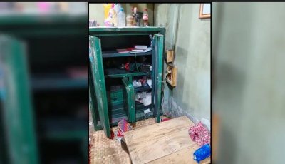 পাহারাদারকে জিম্মি করে ৬ সোনার দোকানে ডাকাতি