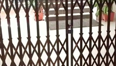 উপাচার্যকে ভেতরে রেখেই চুয়েটের ভিসি ভবনে তালা
