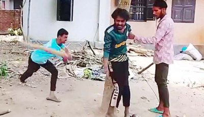 ‘মারিস না ভাই, ছেড়ে দে’-আর্তনাদেও থামেনি নির্যাতন