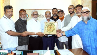 জেলা পরিষদ প্রশাসক এরশাদ আলীকে আরসিসিআইর শুভেচ্ছা স্মারক প্রদান