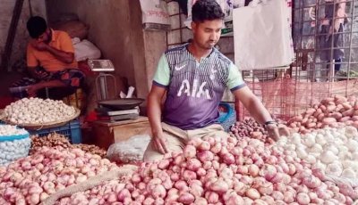 রেকর্ড পরিমাণ পেঁয়াজ চাষ, দামে হতাশ