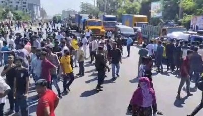 বেতন বৃদ্ধির দাবিতে শ্রমিকদের বিক্ষোভ ও ভাঙচুরের পর ১৫ কারখানায় ছুটি