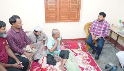 ওয়ার্ড বিএনপি নেতা অসুস্থ টুটুলকে দেখতে গেলেন রাসিক প্রশাসক