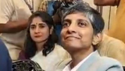 সঙ্গিনীকে সঙ্গে নিয়ে মনোনয়ন মেনকার, প্রথম ঘোষিত সমকামী হিসাবে সংসদের পথে গুরুস্বামী