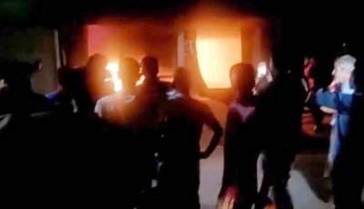 নাচোলে  টিসিবির গোডাউনে ভয়াবহ আগুন, ভ্যানচালকের মরদেহ উদ্ধার