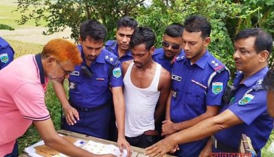 কেশরহাটে ট্রাফিক চেকপোস্টে ৩৭০ পিস ইয়াবাসহ যুবক আটক