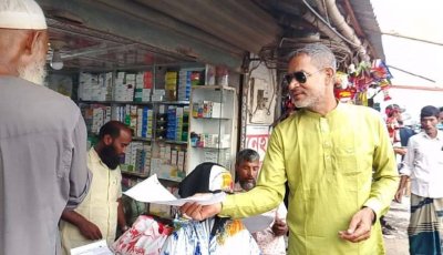 রাণীনগরে গুজব প্রতিরোধে লিফলেট হাতে রাজপথে বিএনপি নেতা সাখাওয়াত
