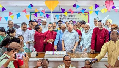 কেক কেটে পাবনা প্রেসক্লাবের ৬৫ তম বর্ষপূতির তিনদিনের বর্ণাঢ্য আয়োজন শুরু