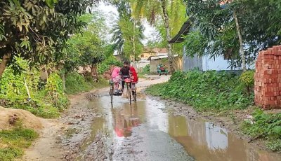সাপাহার সোনাডাঙ্গা সীমান্ত সড়কের বেহাল দশা