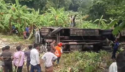 গোপালগঞ্জে যাত্রীবাহী বাস খাদে, নিহত ৩