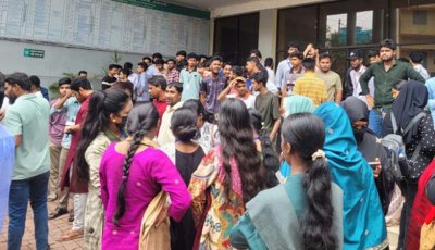 শিক্ষামন্ত্রীর পদত্যাগের দাবিতে রাজশাহ তেও শিক্ষার্থীদের বিক্ষোভ