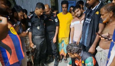 সিরাজগঞ্জে মাদক ব্যবসায়ীর বাড়ির আঙিনায় ৮০ বোতল ফেনসিডিল, দম্পতি পলাতক