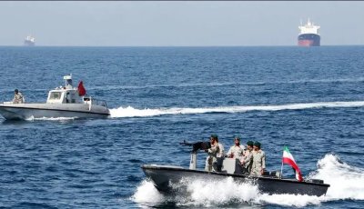 যুক্তরাষ্ট্র অবরোধ না তোলা পর্যন্ত হরমুজ বন্ধ থাকবে