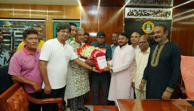 বিভিন্ন শ্রেণিপেশার মানুষের সাথে রাসিক প্রশাসকের ইদের শুভেচ্ছা বিনিময়