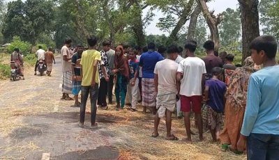 জয়পুরহাটে খড়ের ওপর নিয়ন্ত্রণ হারিয়ে পিকআপের নিচে মোটরসাইকেল, নিহত ২