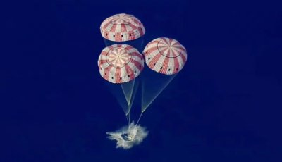 চন্দ্রাভিযান শেষে নিরাপদে পৃথিবীতে ফিরলেন নভোচারীরা