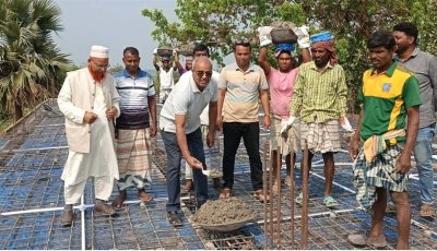 সাপাহারে গোপালপুর ফাজিল মাদ্রাসায় নতুন ভবনের ছাদ ঢালাই উদ্বোধন