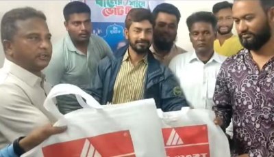 পার্বতীপুরে ইদ উপহার সামগ্রী বিতরণ