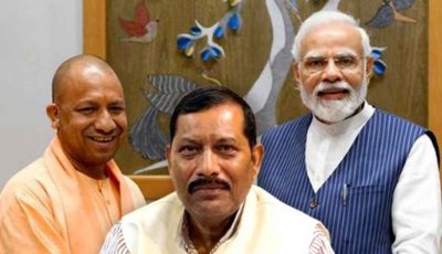 ‘পাথর পুজোয় কিছু মেলে না, মোদি-যোগীর উপাসনা করুন’