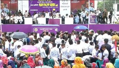 শ্রীমঙ্গলে অনুষ্ঠান মঞ্চে প্রধানমন্ত্রী