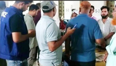 যুবককে প্রকাশ্যে কুপিয়ে জখম, প্রাণ বাঁচাতে থানায় আশ্রয়