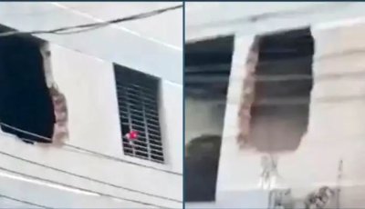 পরিত্যক্ত আ’লীগ কার্যালয়ে হঠাৎ বেজে উঠলো ৭ মার্চের ভাষণ